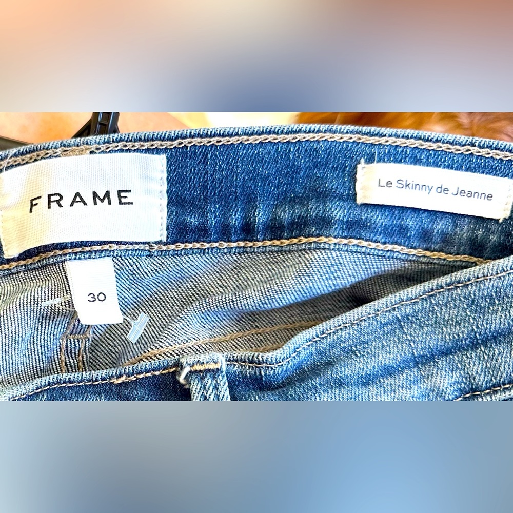 💙💙FRAME💙💙 Le Skinny de Jeane with denim patch accent pockets. Size 30